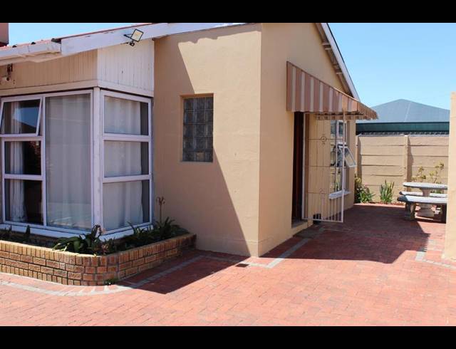 4 BEDROOM HOUSE FOR SALE IN TOWNSEND ESTATE